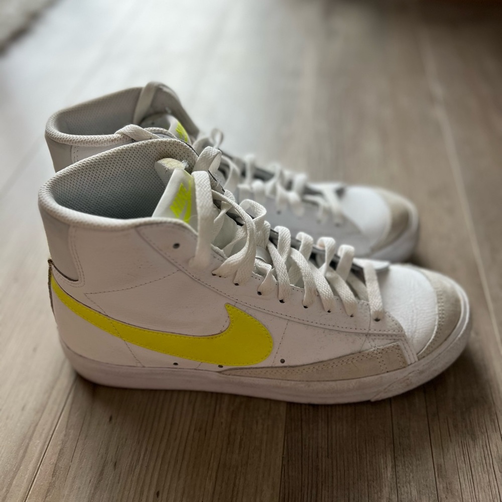 Nike White Volt Blazer Mid '77 Essential High Top Sneakers size 9.5  Women’s